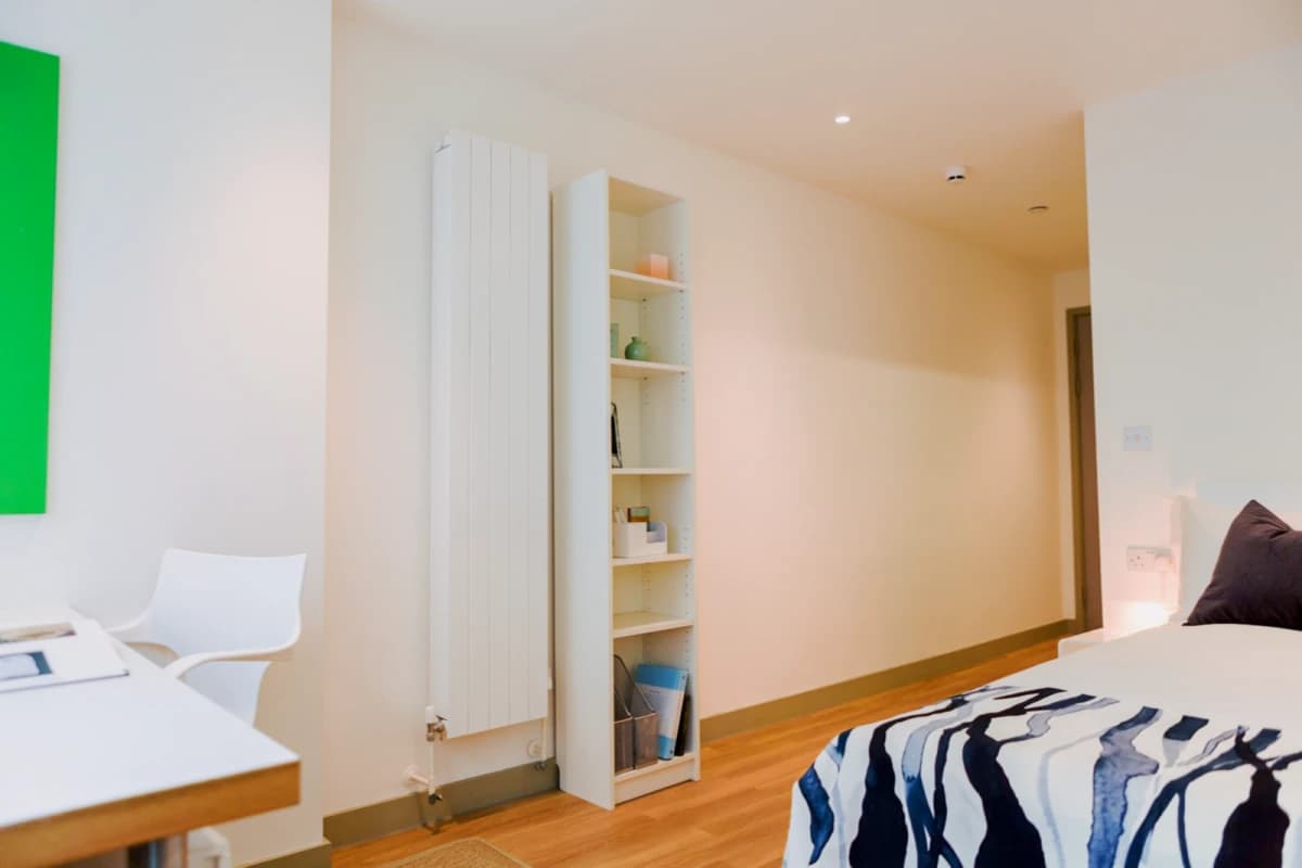 Lit Aldgate Residence image