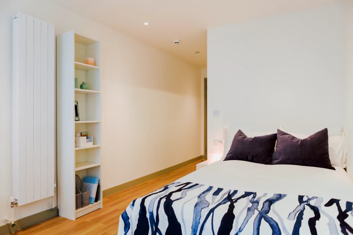 Lit Aldgate Residence image