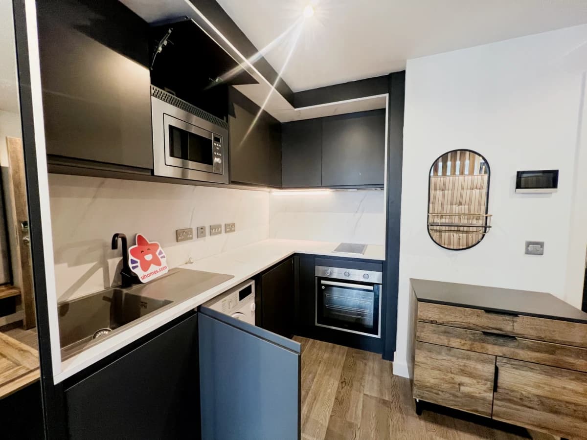 LiveOasis St Albans Place image