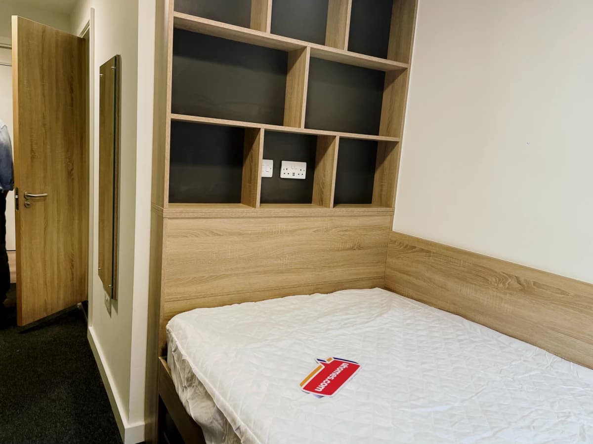 Southampton Crossings image