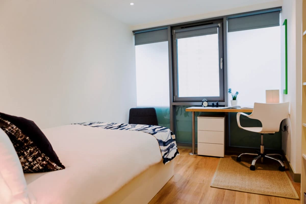 Lit Aldgate Residence image