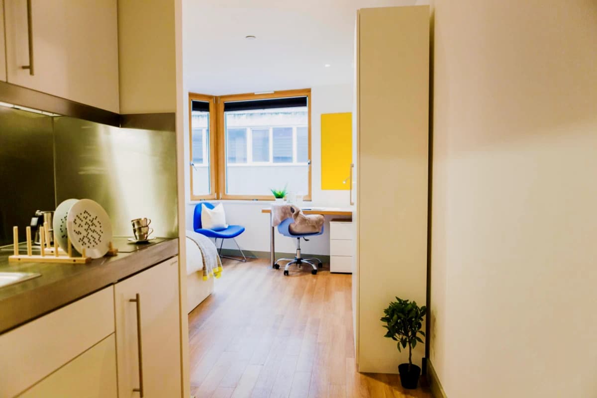 Lit Aldgate Residence image