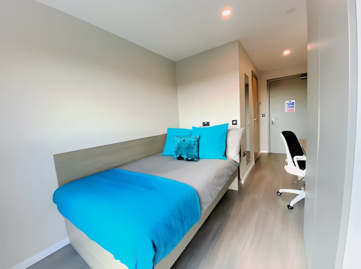 Ensuite Silver - Accessible