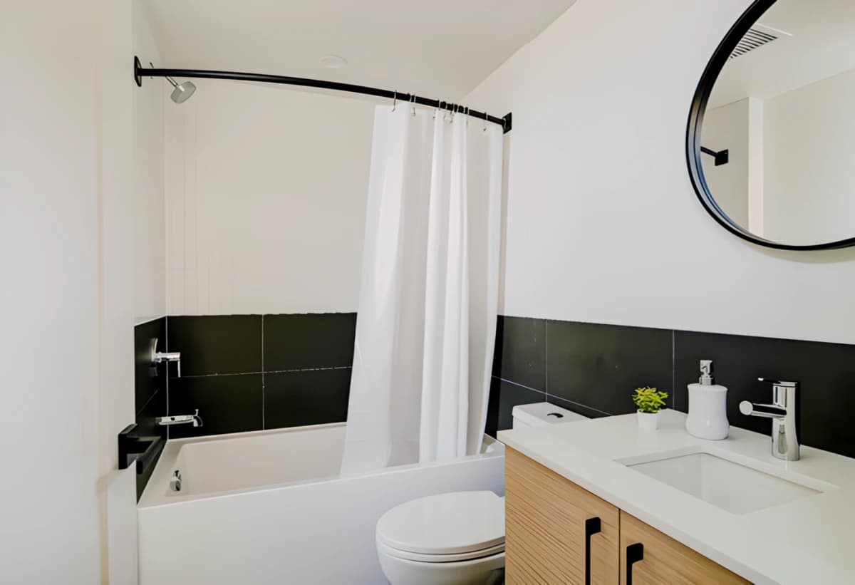 Casa Harrington Residences Vancouver image