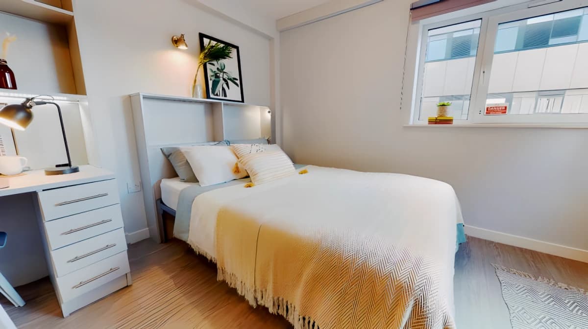 iQ Fenton House image 3