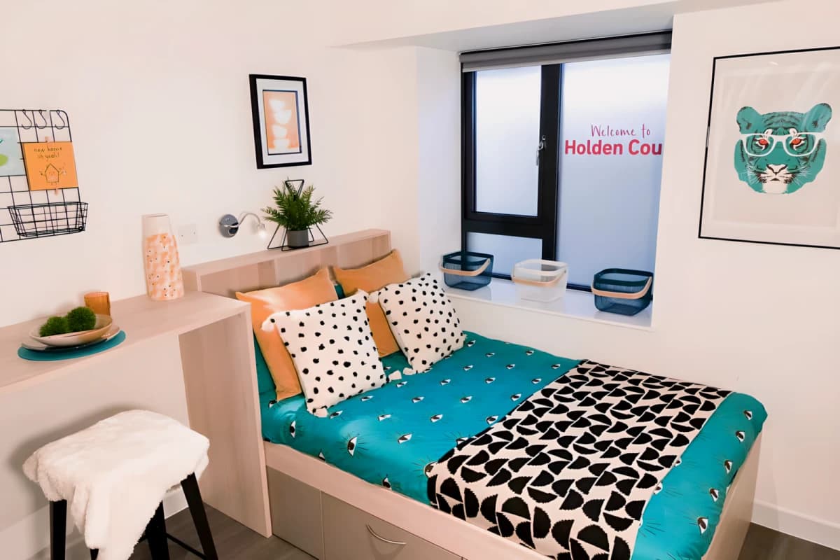 Holden Court image