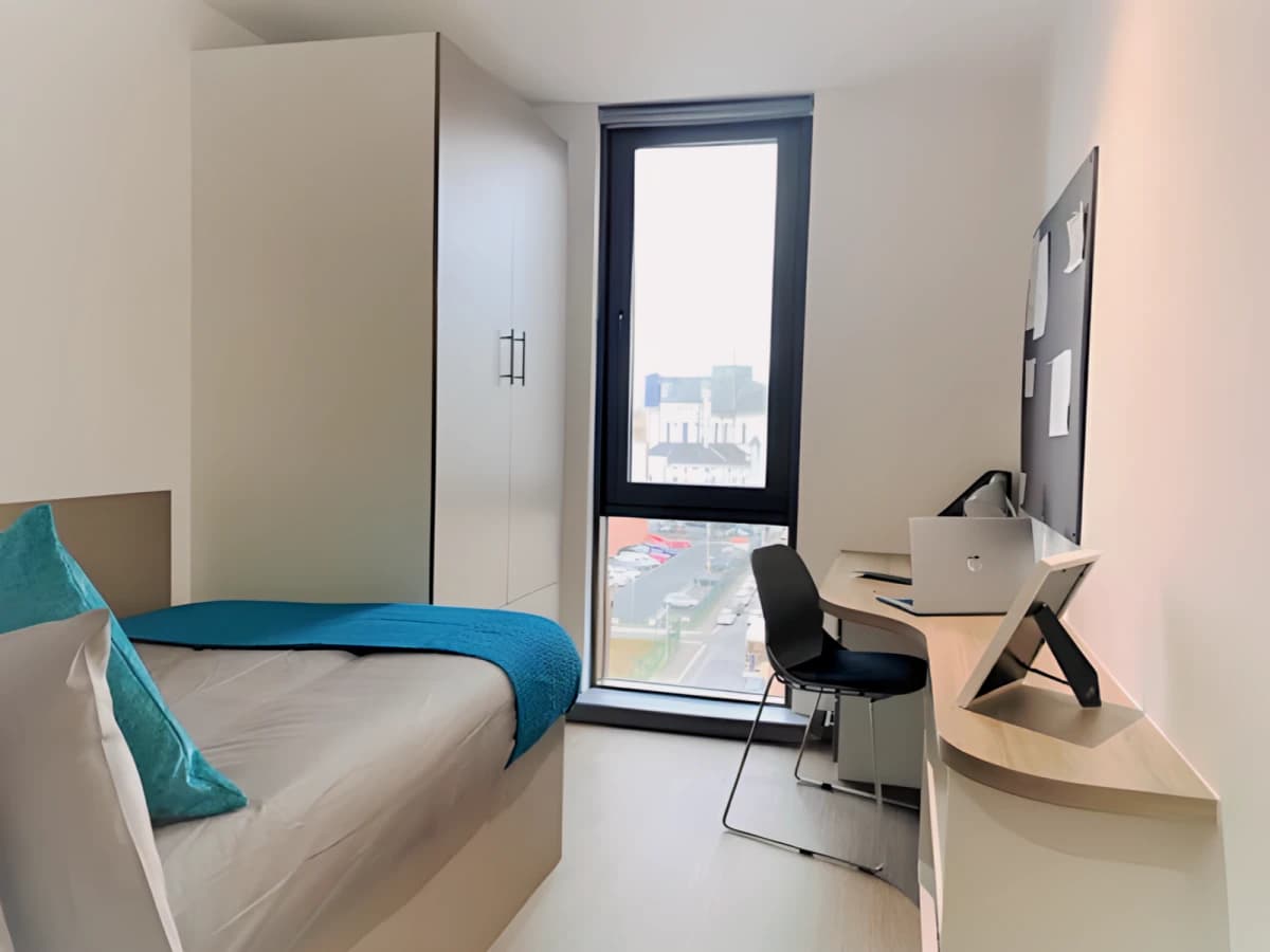 En-suite bronze - city view (upper floors)