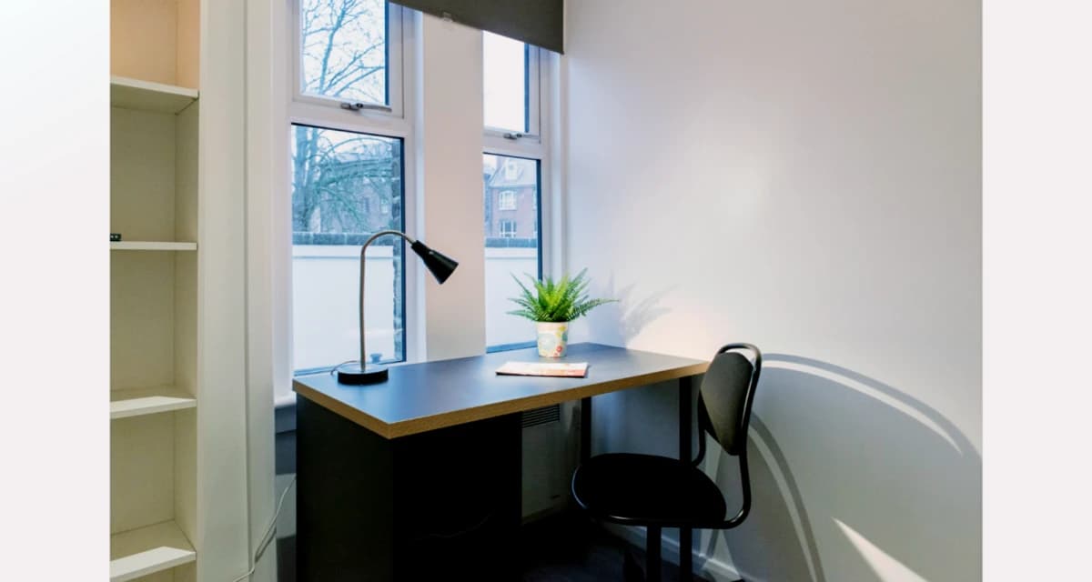 Lit Finsbury House image