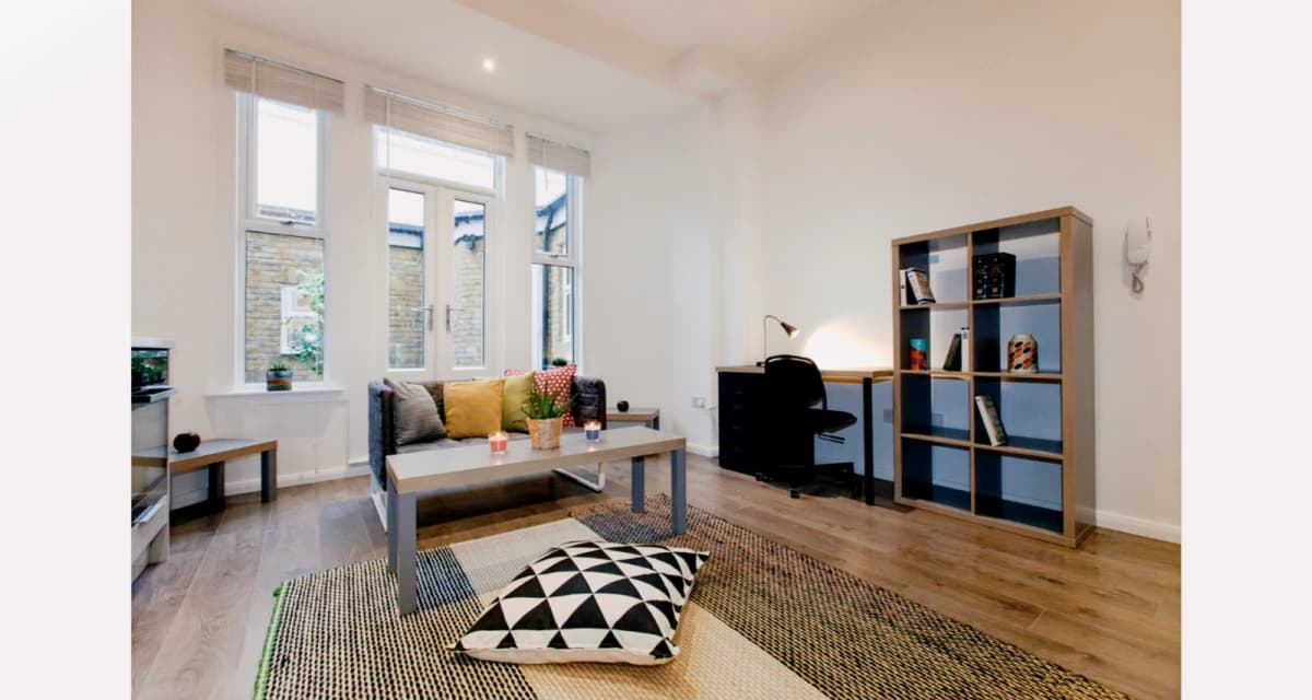 Lit Finsbury House image
