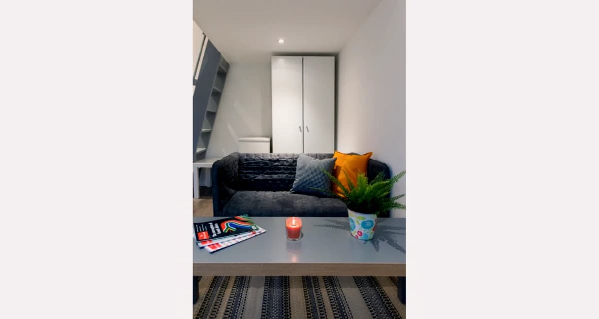 Lit Finsbury House image