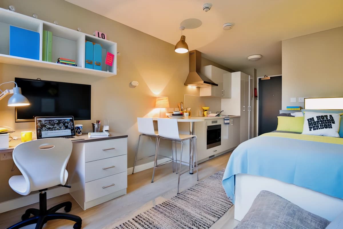 Classic Bigger Studio - Ground Floor, Limited View