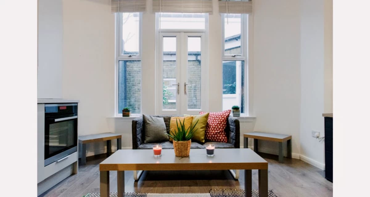 Lit Finsbury House image