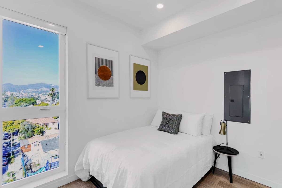 Solaire Oxford image