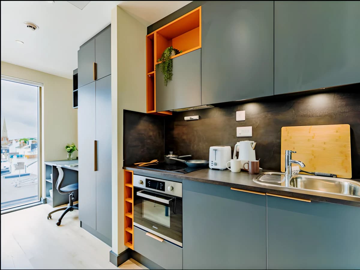 Crown House image
