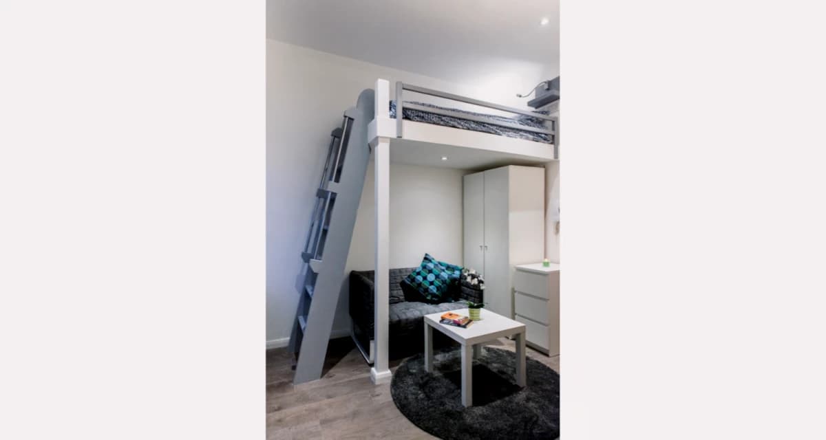Lit Finsbury House image