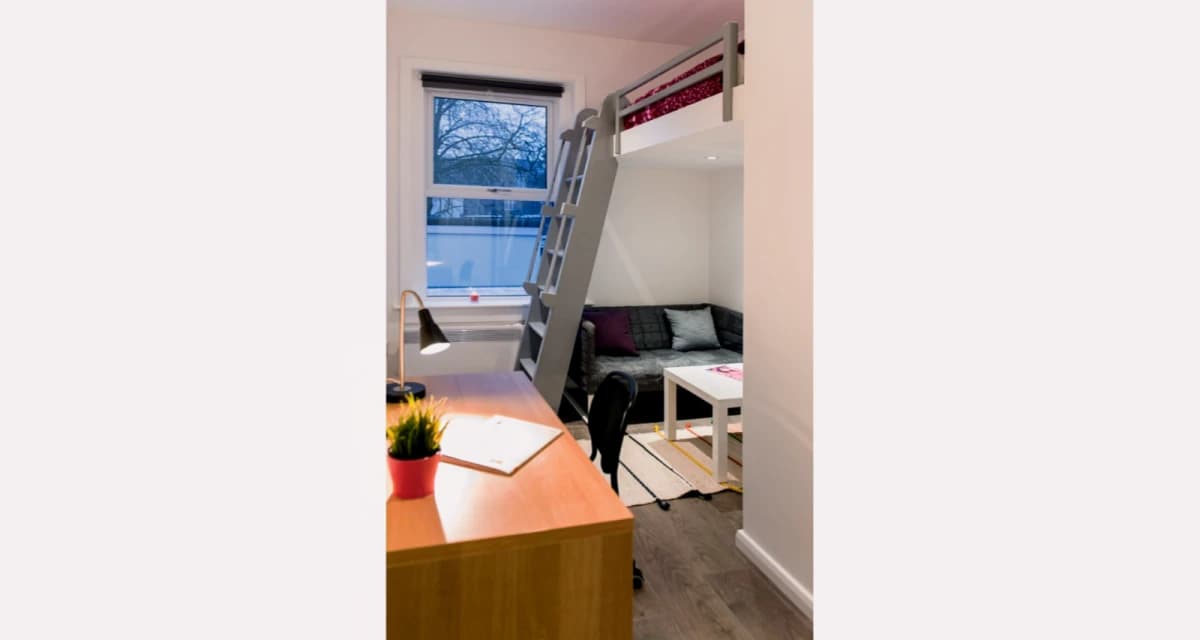 Lit Finsbury House image