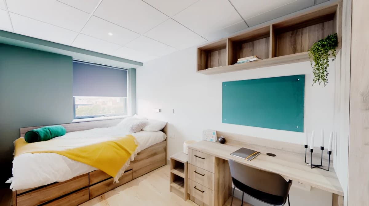 Crown Place image
