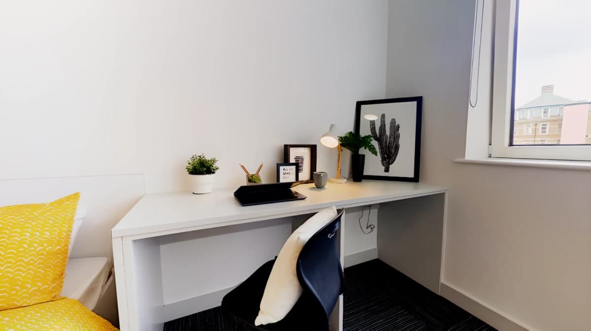 iQ Newland House image
