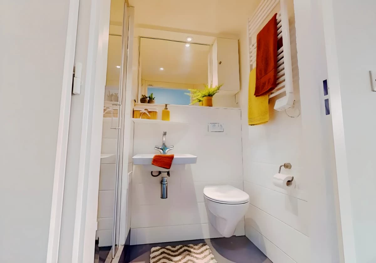 iQ Newtown House image