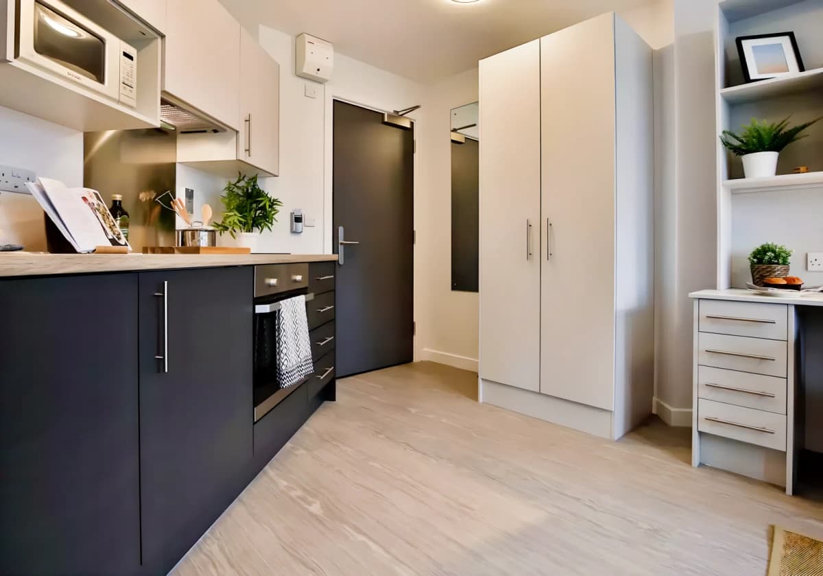iQ Newtown House image