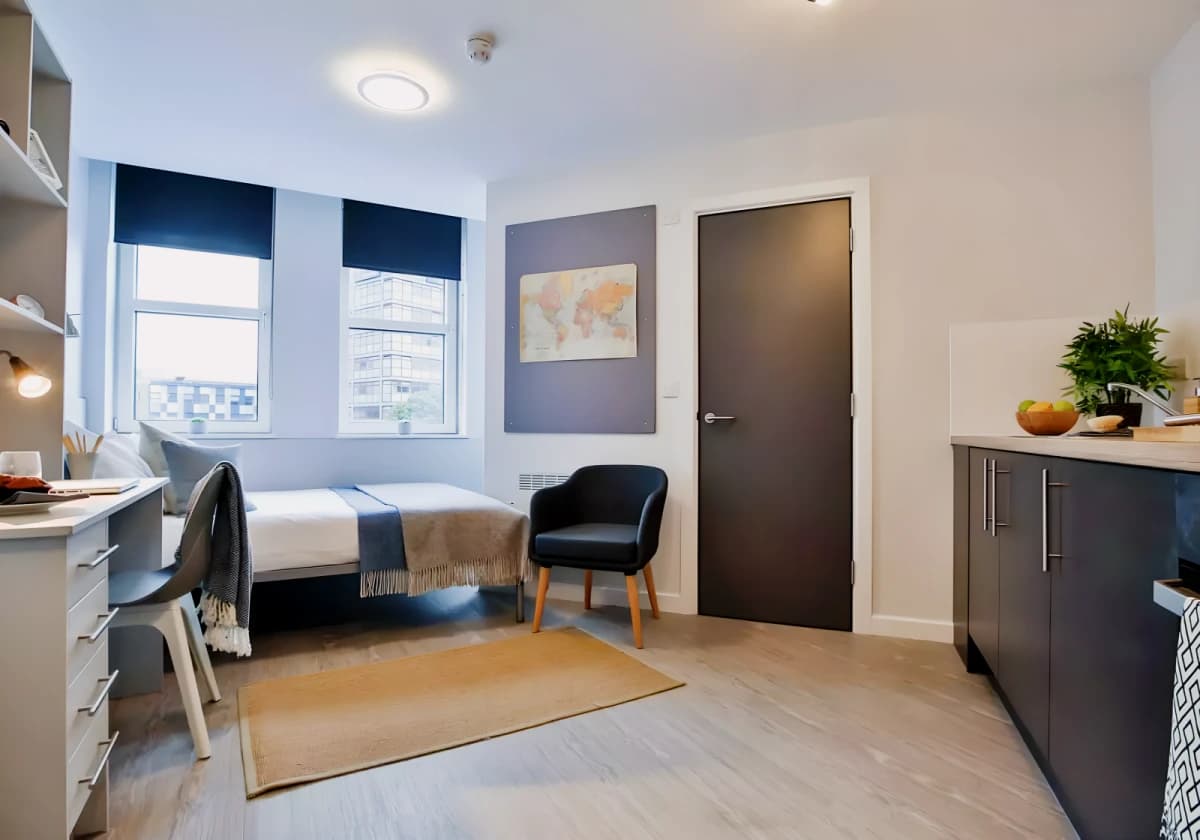 iQ Newtown House image