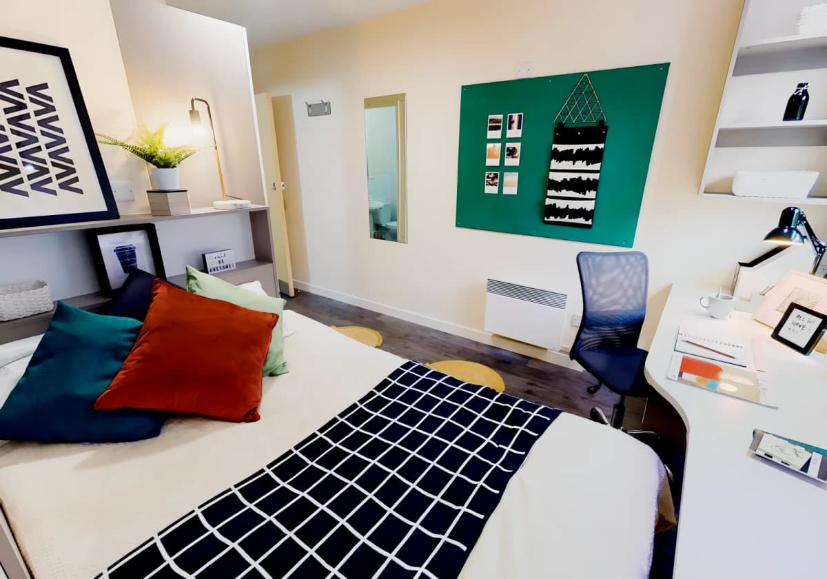 Silver En Suite Plus