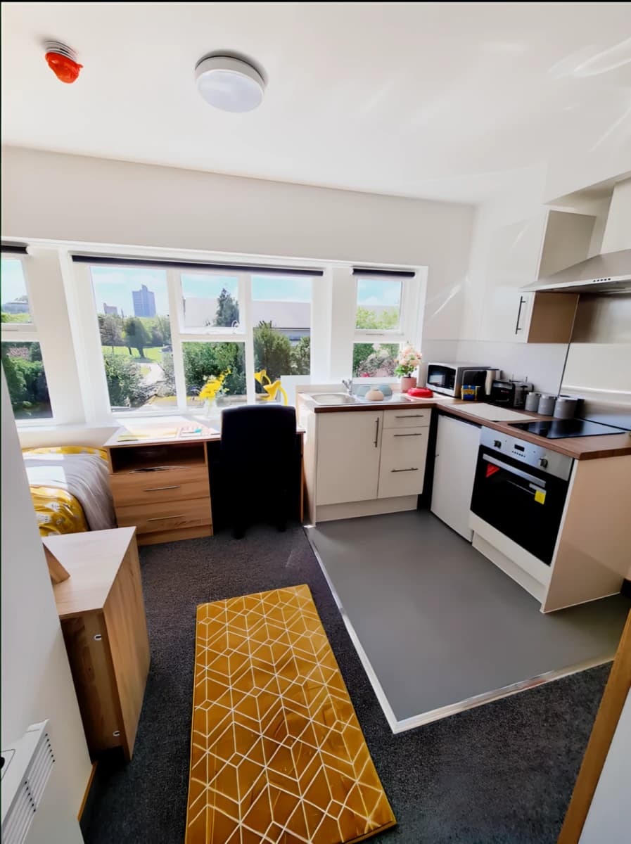 Salisbury Road image