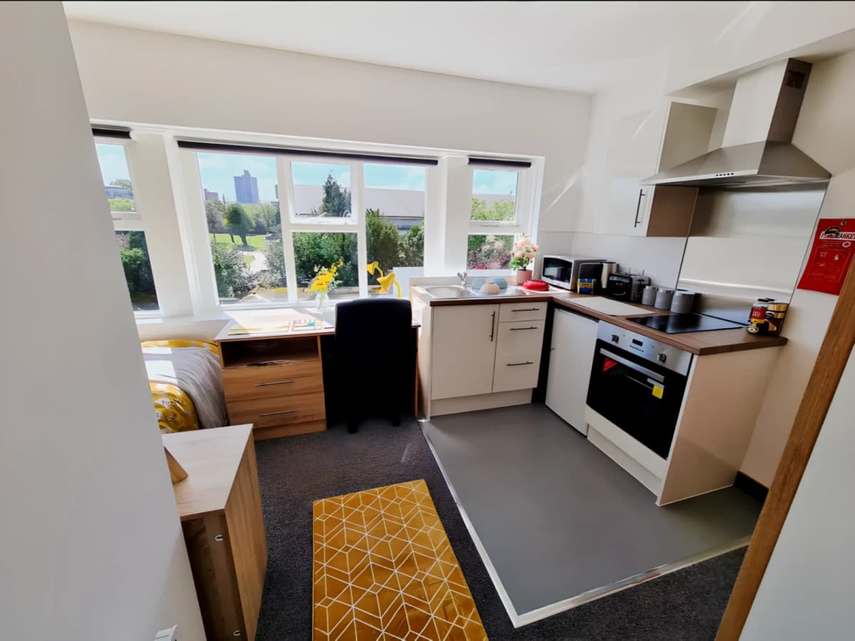 Salisbury Road image
