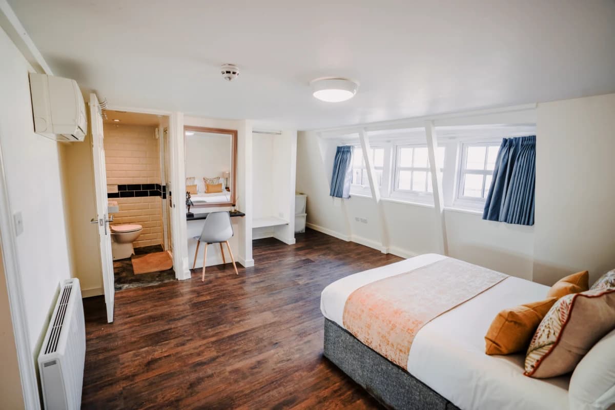 Topps Accommodation image
