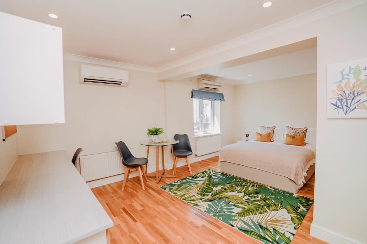 Topps Accommodation image