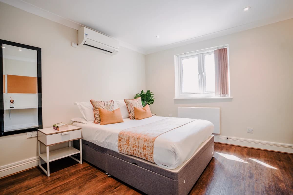 Topps Accommodation image 2