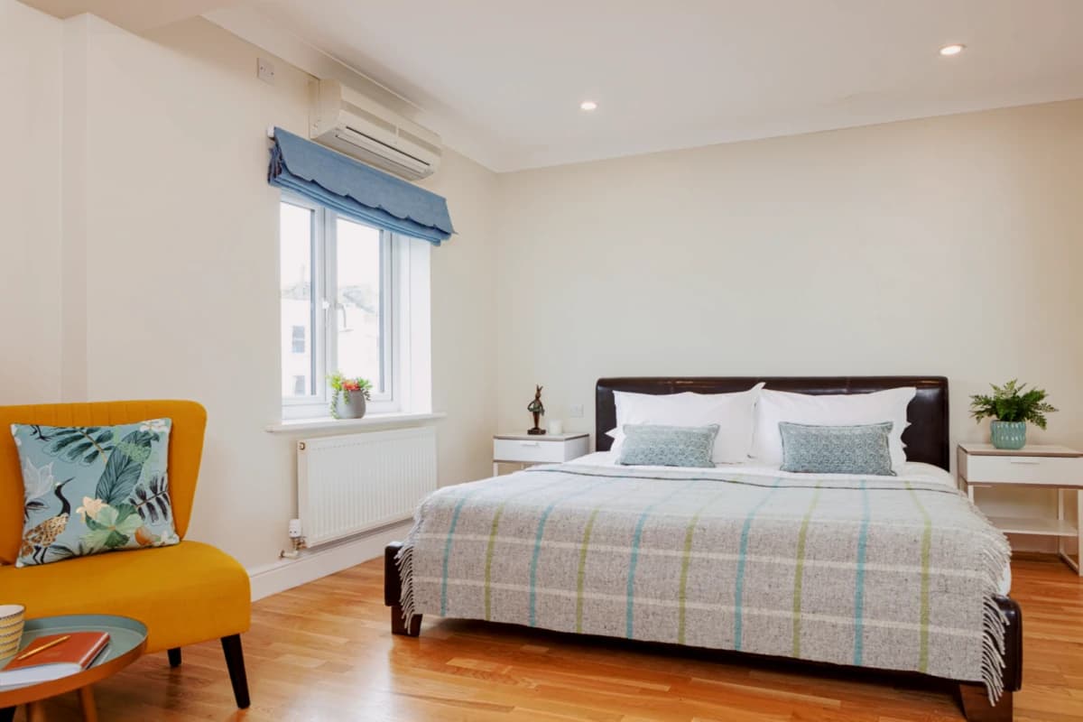 Topps Accommodation image