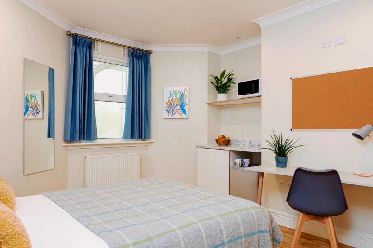 Topps Accommodation image 3