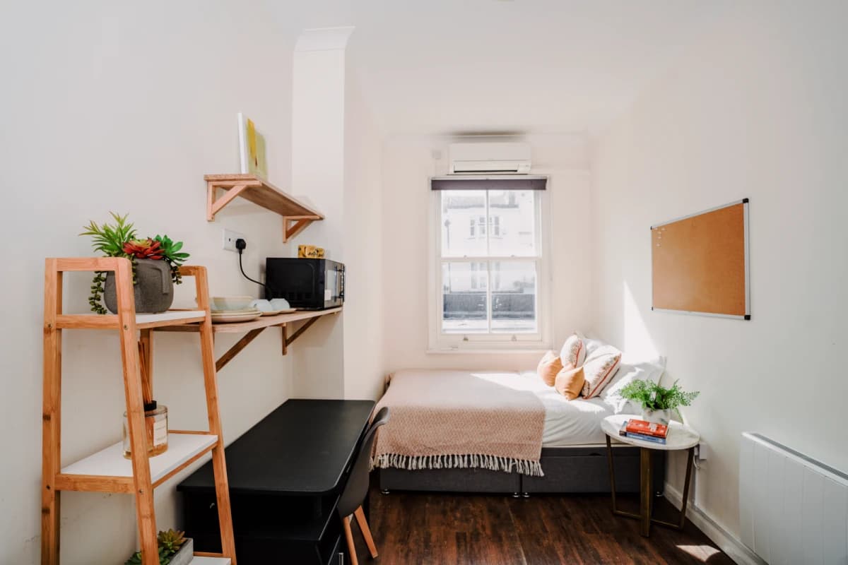 Topps Accommodation image