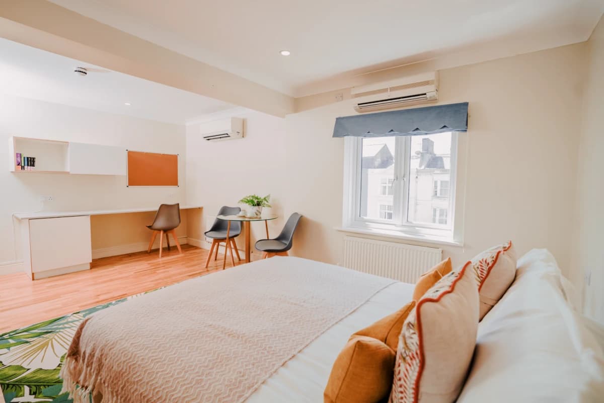 Topps Accommodation image