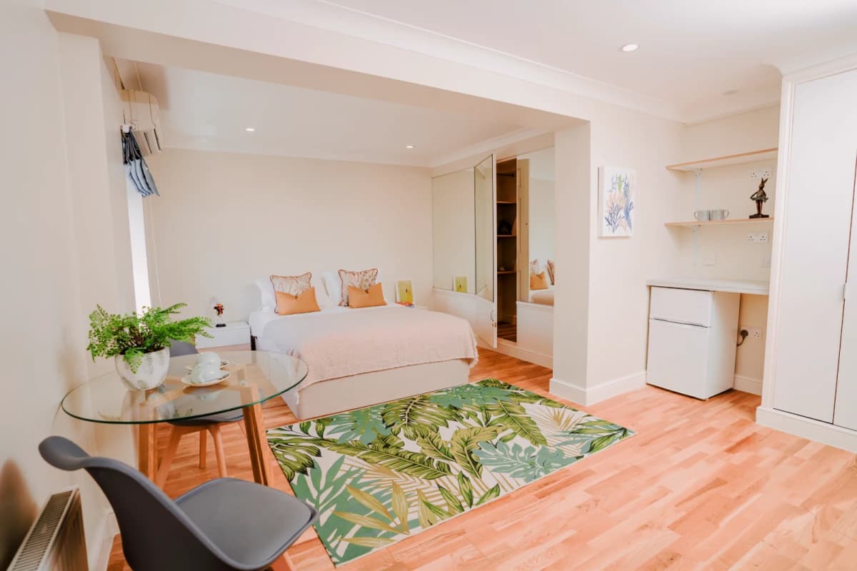 Topps Accommodation image