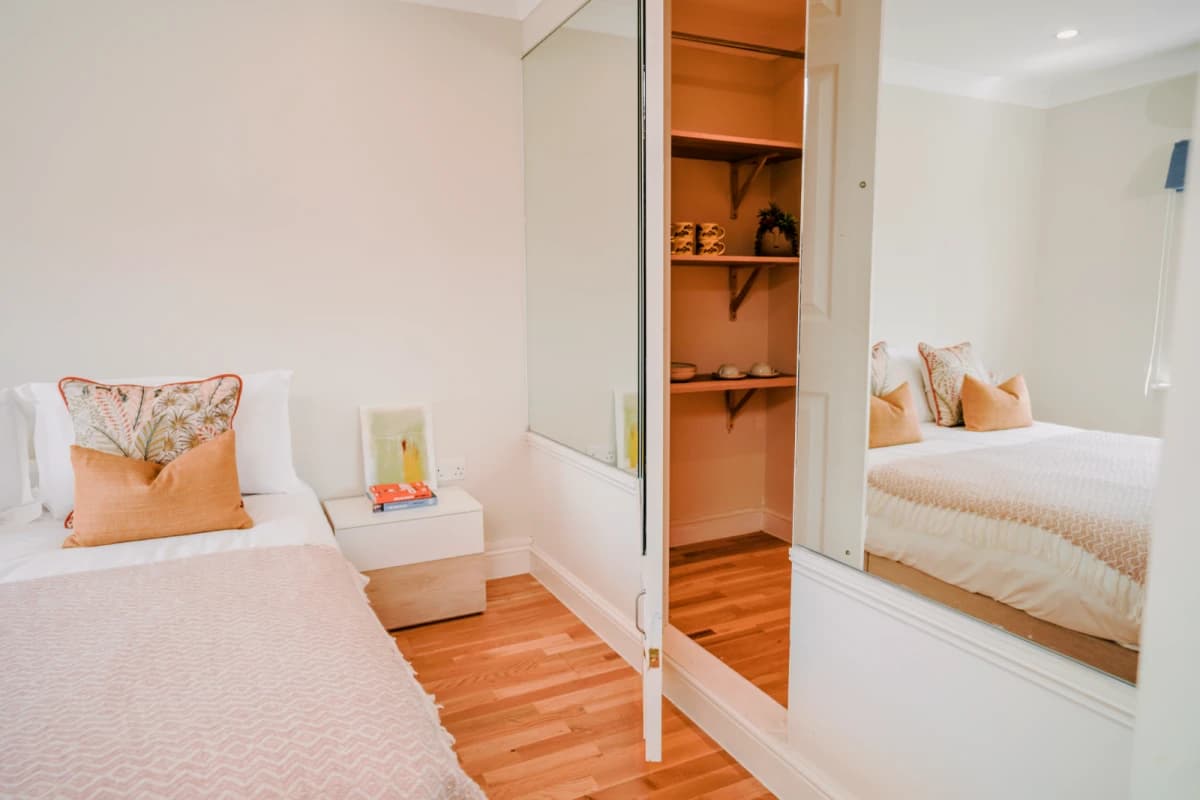 Topps Accommodation image