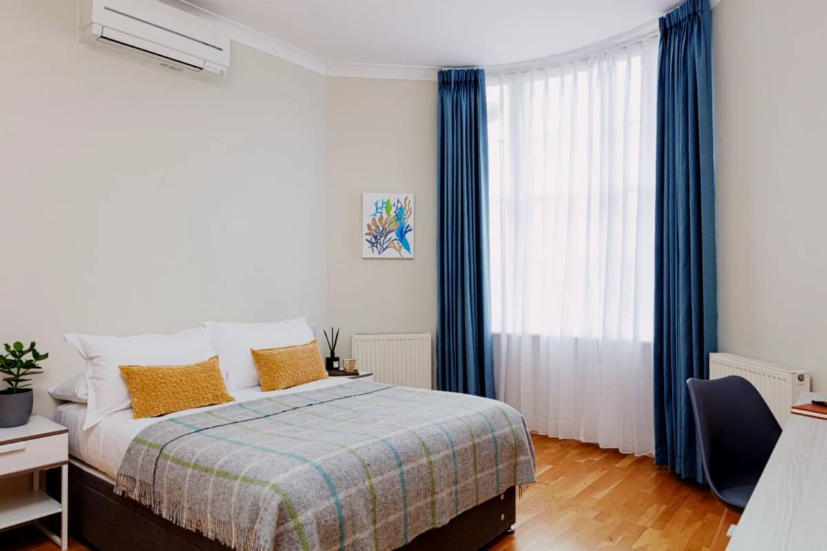 Topps Accommodation image