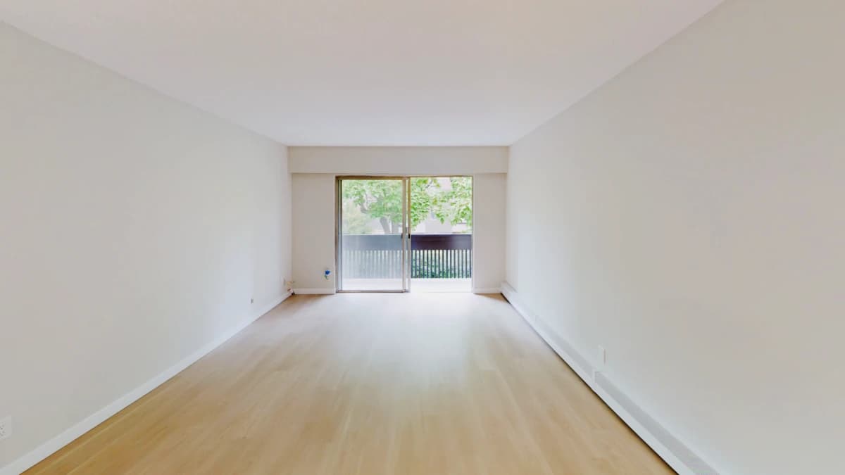 2183 West 44th image 4