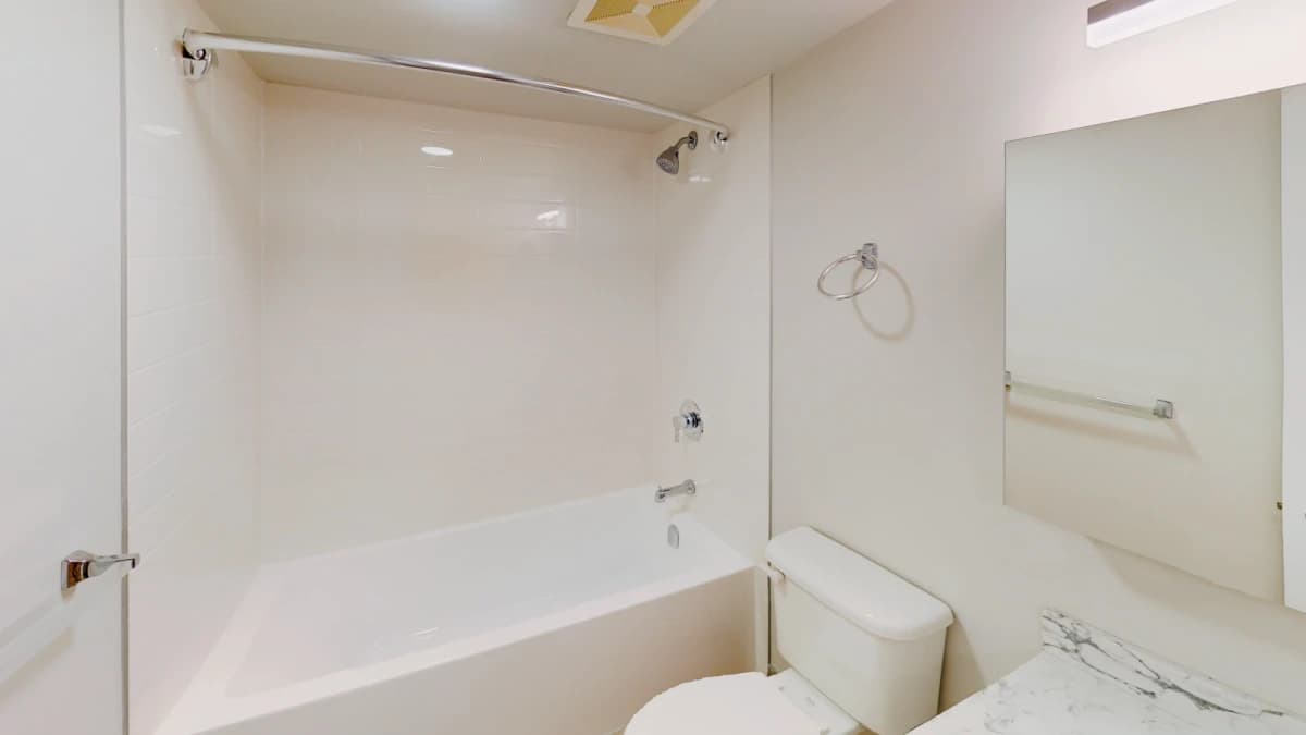 2183 West 44th image 3
