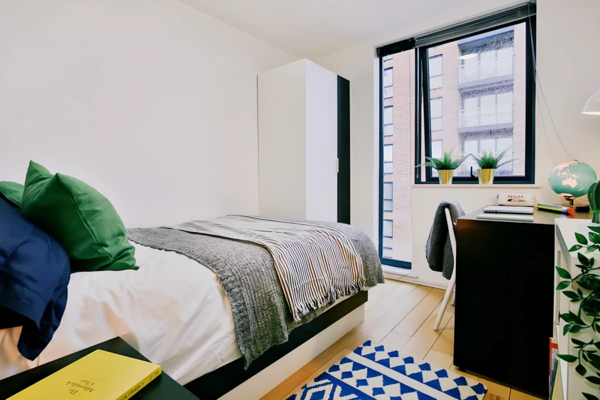 Classic 3 Bed Apartment - Internal Facing