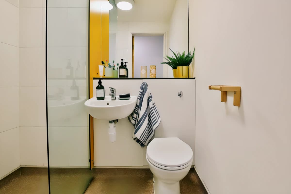 Classic 3 Bed Apartment - Internal Facing