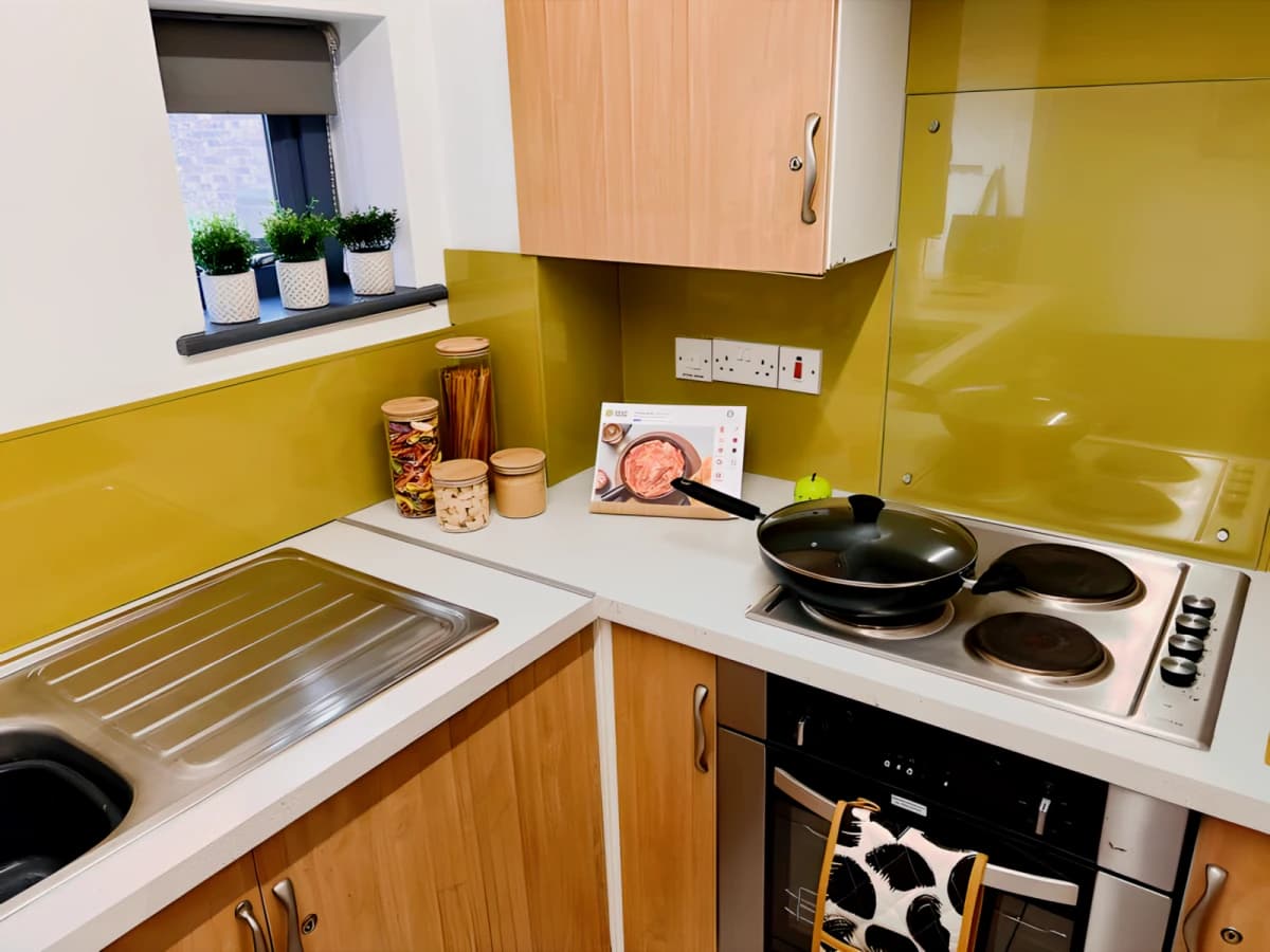 Albion Court image