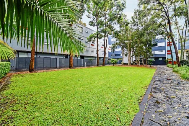 6A Grandstand Parade image 2