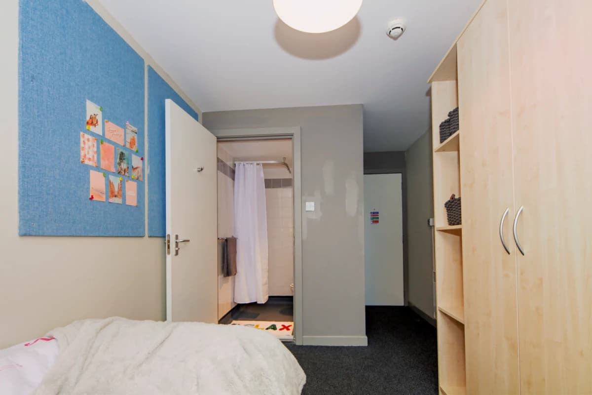 Ensuite – Bronze