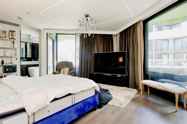 5 Bedroom 6 Bathroom