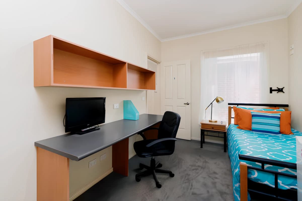 7 White Street image