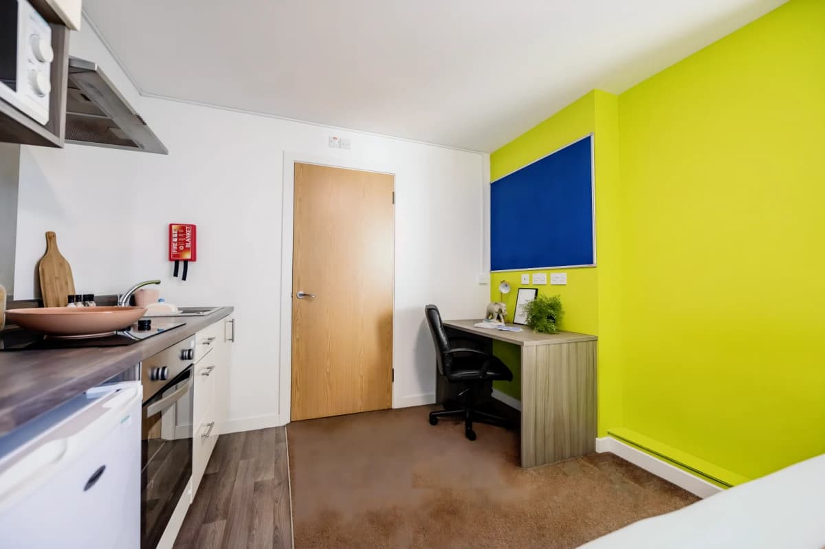 Premium Studio (Sealed Windows)