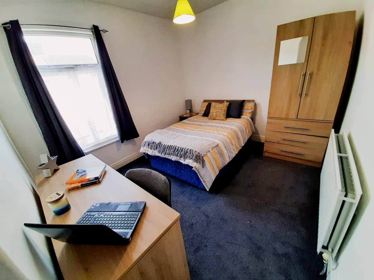 2-6 Bedroom Houses