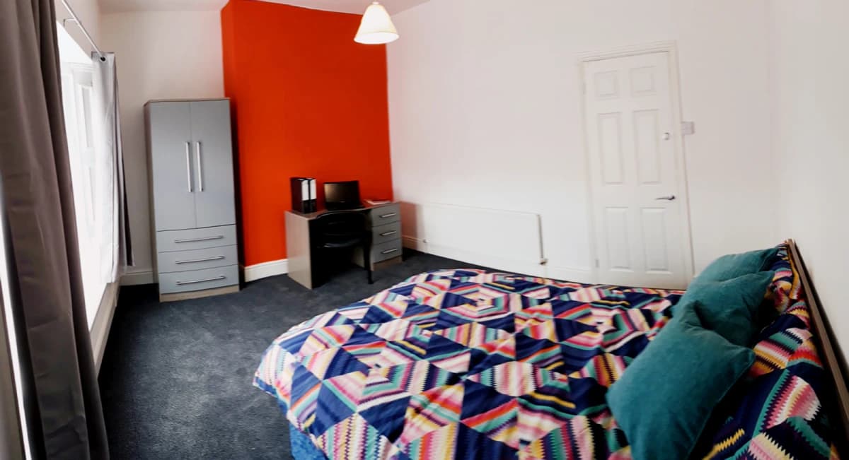 2-6 Bedroom Houses